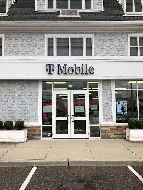  Exterior photo of T-Mobile store at Broadway & Cheyenne Trl, Amityville, NY 
