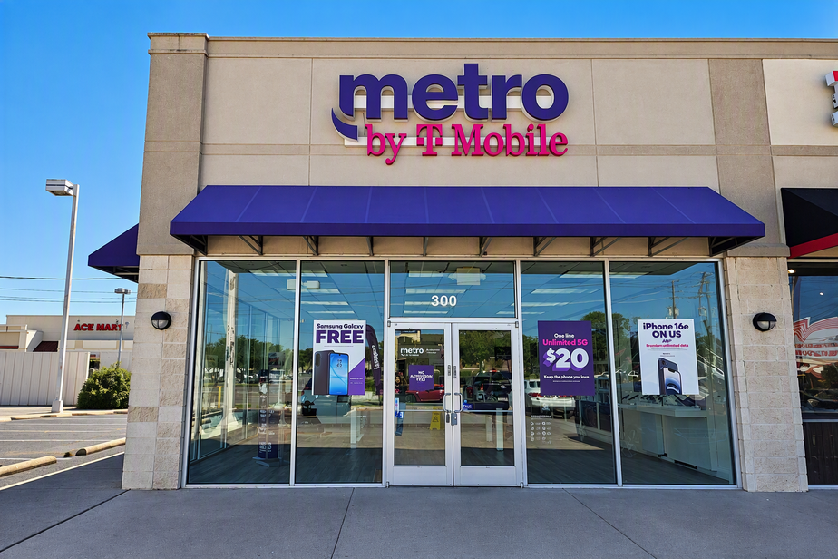 Metro by T-Mobile 3100 Forest Ln - 3100 Forest Ln 