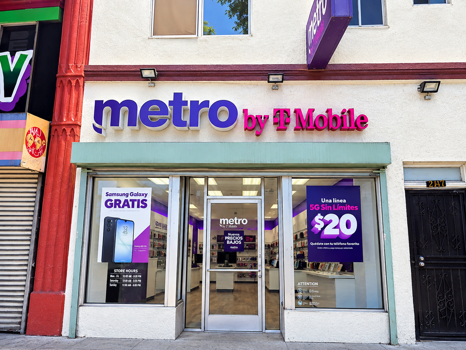 Metro by T-Mobile 2115 E Cesar E Chavez Ave - 2115 E Cesar E Chavez Ave 
