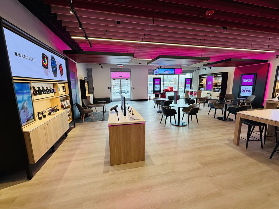  Interior photo of T-Mobile Store at Howe & Buchholzer, Cuyahoga Falls, OH 