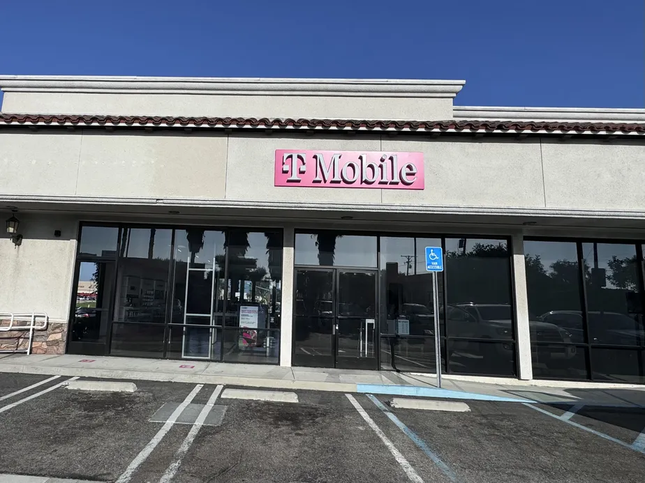  Exterior photo of T-Mobile Store at Sepulveda & Crenshaw, Torrance, CA 