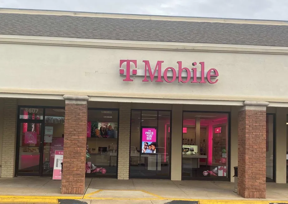  Exterior photo of T-Mobile Store at Jackson St, Alexandria, LA 