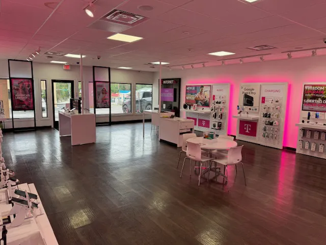  Interior photo of T-Mobile Store at Boulder Plaza, Ruidoso, NM 