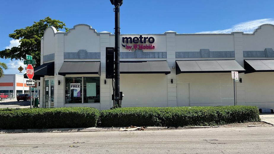 Metro by T-Mobile 1792 SW 8th St - 1792 SW 8th St 