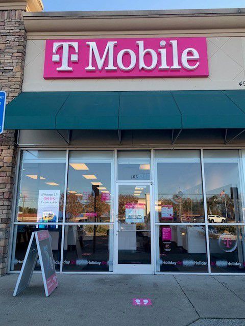 Exterior photo of T-Mobile Store at Hiram Pavilion, Hiram, GA
