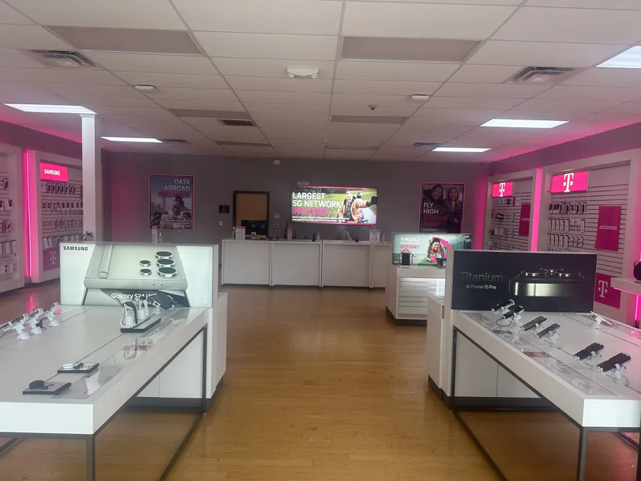  Exterior photo of T-Mobile Store at E Gannon Ave & Old US Hwy 264, Zebulon, NC 