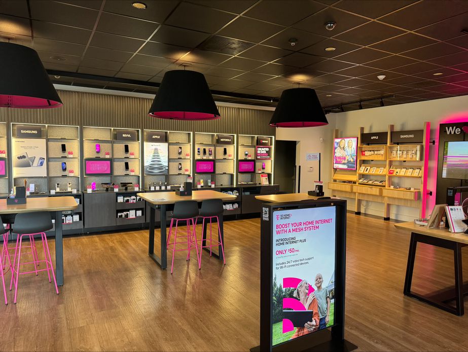 Interior photo of T-Mobile Store at Main Street Plaza, Zachary, LA