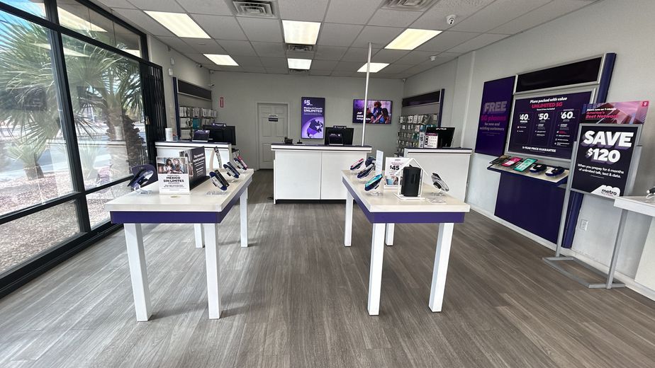 Metro by T-Mobile 905 N Pecos Rd - 905 N Pecos Rd 