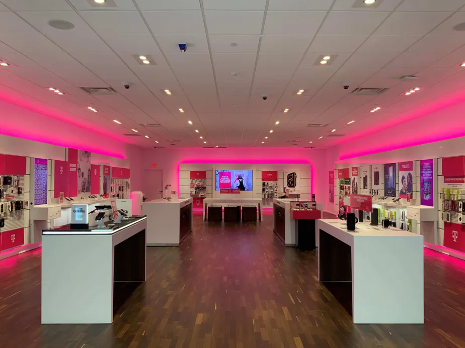 Foto del interior de la tienda T-Mobile en Westmoreland Mall 3, Greensburg, PA