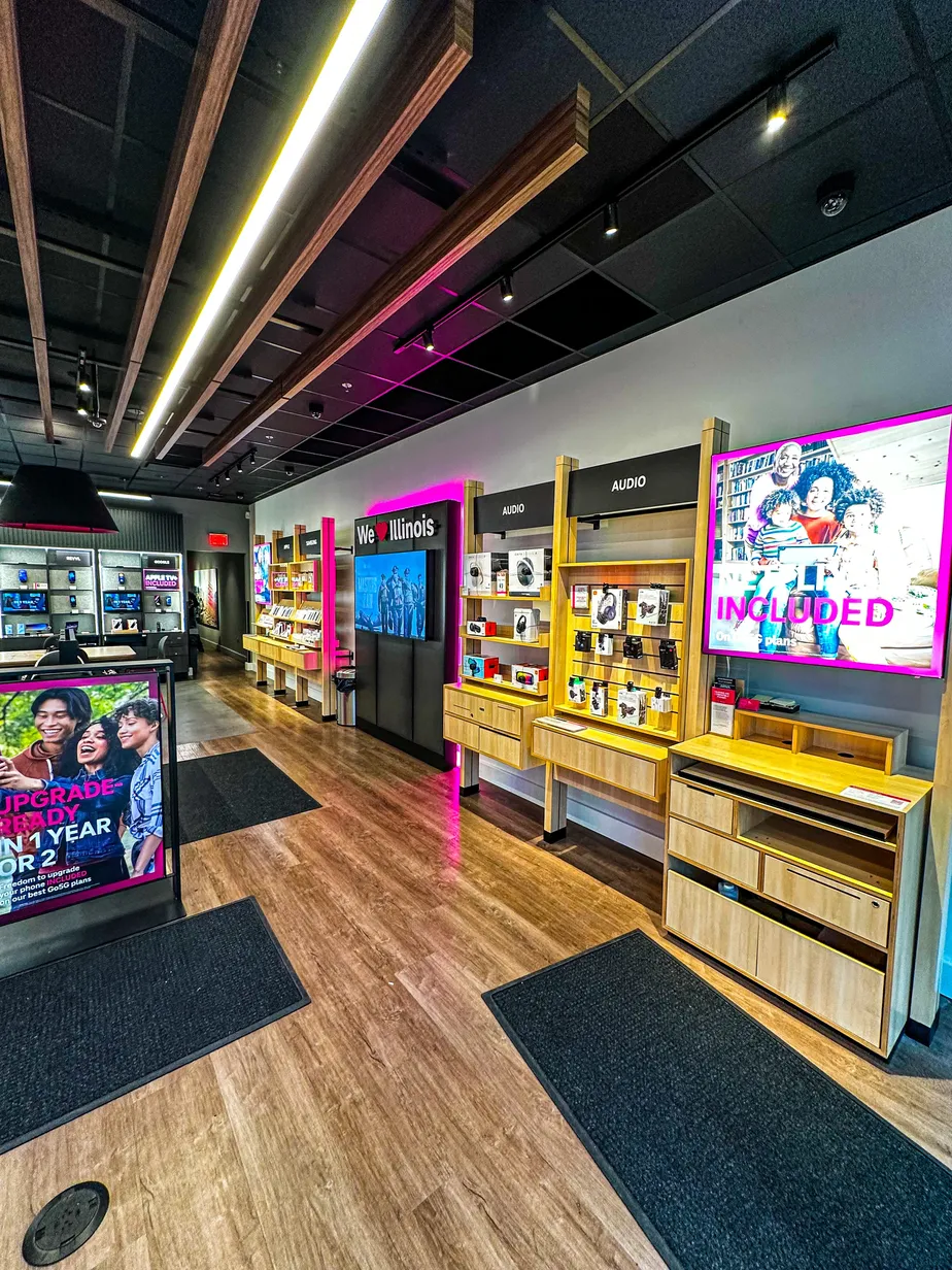  Interior photo of T-Mobile Store at Gurnee Mills - Entrance E, Gurnee, IL 