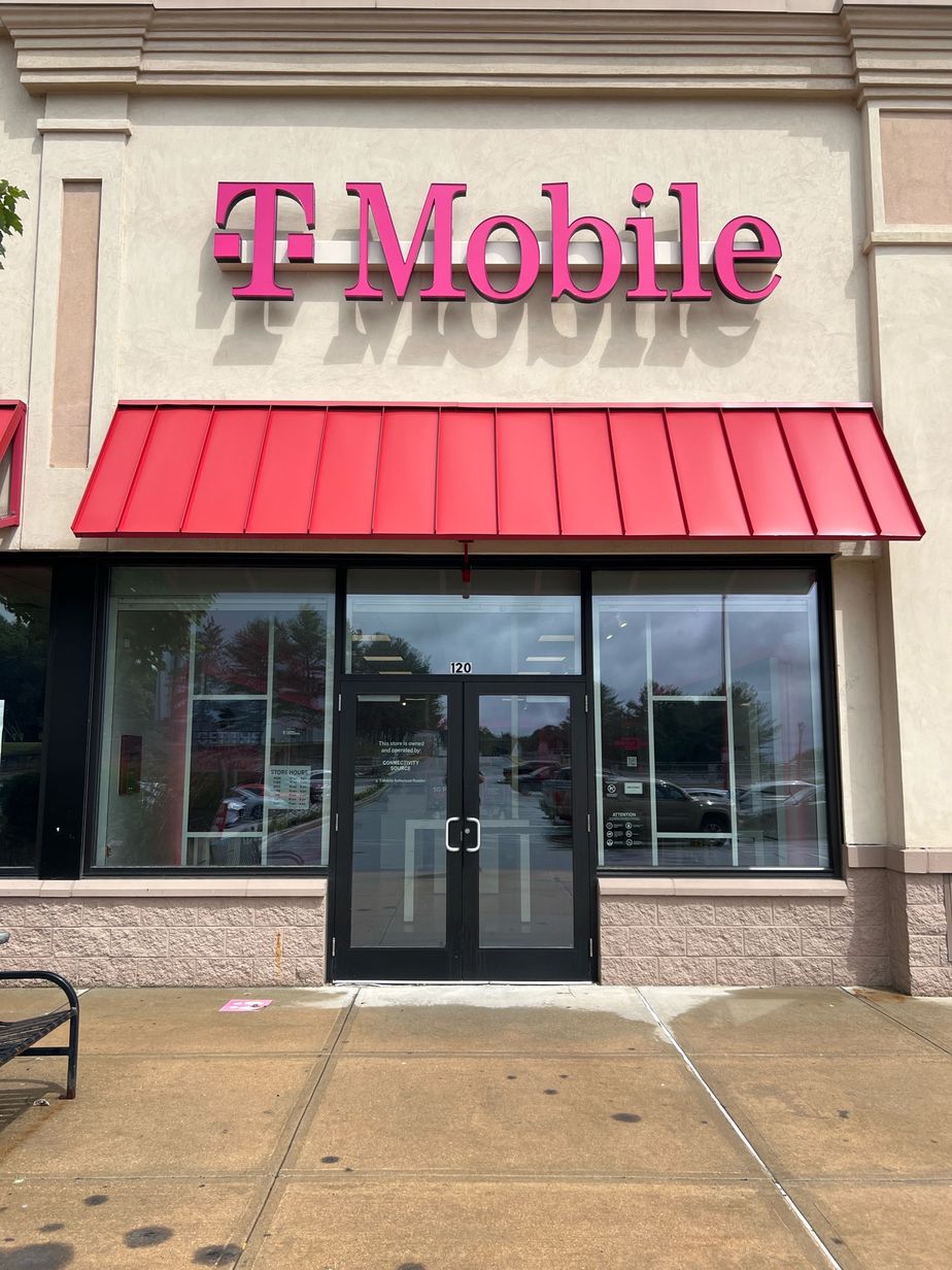 Exterior photo of T-Mobile Store at Shops at Billerica, Billerica, MA
