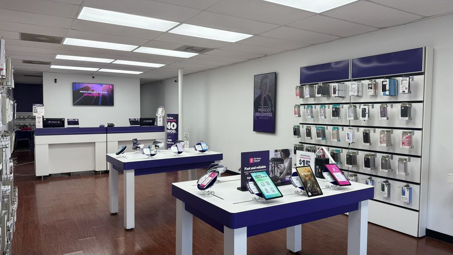 Metro by T-Mobile 6305 Cameron Rd - 6305 Cameron Rd 