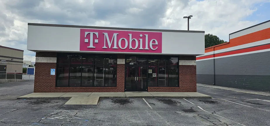 Foto del exterior de la tienda T-Mobile en Farr Village, Anderson, SC