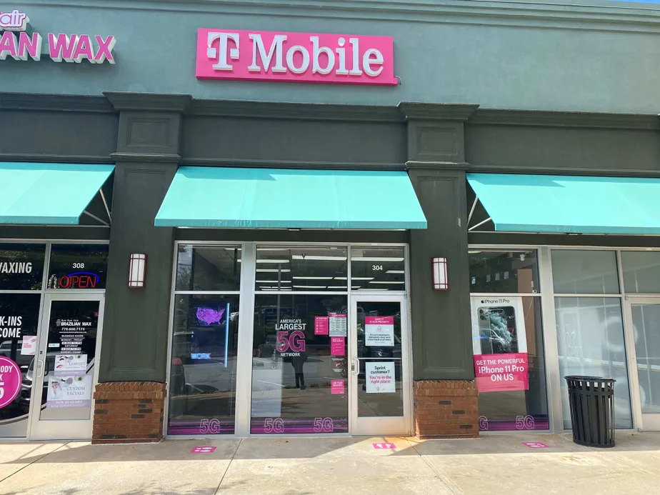  Exterior photo of T-Mobile store at Alpharetta Hwy & Mansell Rd, Roswell, GA 