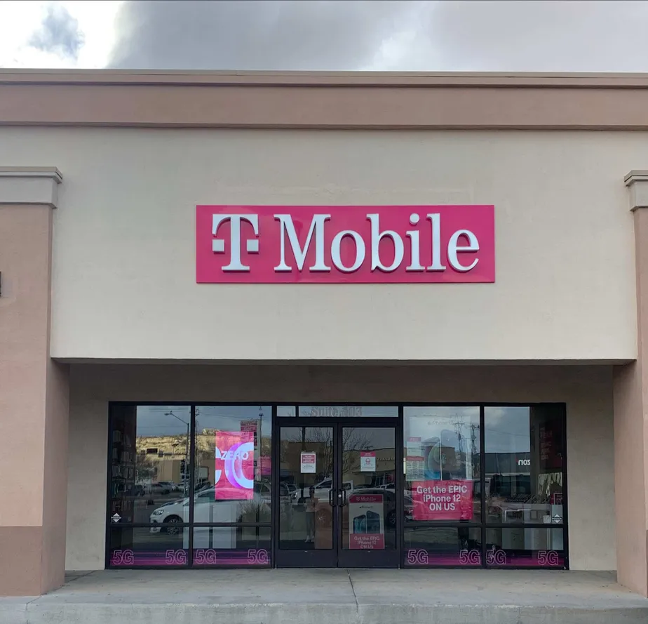 Exterior photo of T-Mobile store at E Main St & Browning Pkwy, Farmington, NM
