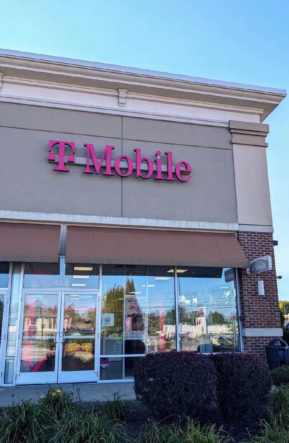 Exterior photo of T-Mobile Store at Buffalo Rd & Nagle Rd, Erie, PA 