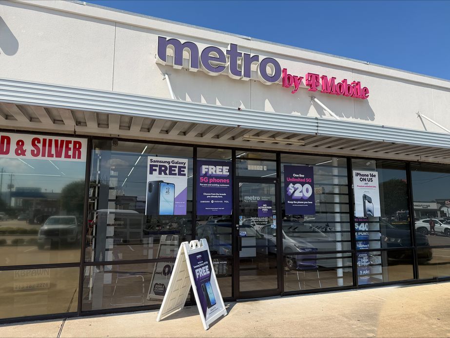 Metro by T-Mobile 11102 Briar Forest Dr - 11102 Briar Forest Dr 