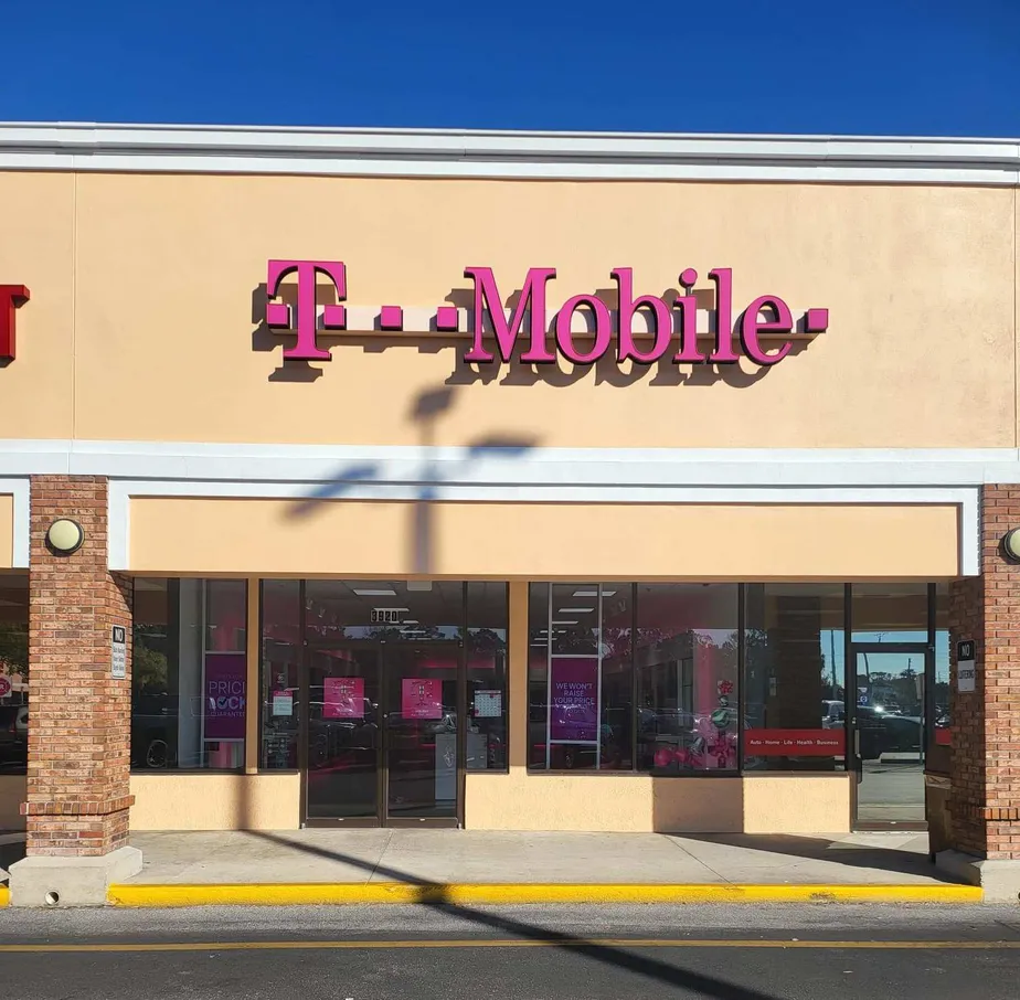 Exterior photo of T-Mobile Store at S Suncoast Blvd & W Halls River Rd, HOMOSASSA, FL