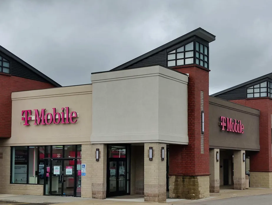 Exterior photo of T-Mobile store at Kent Rd & Fishcreek Rd 2, Stow, OH