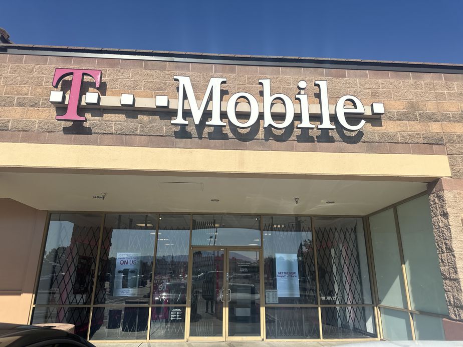 Exterior photo of T-Mobile Store at 22nd & Kolb, Tucson, AZ