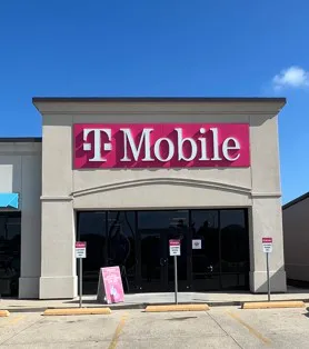 Exterior photo of T-Mobile Store at LA-3162 & LA-3235, Cut Off, LA 
