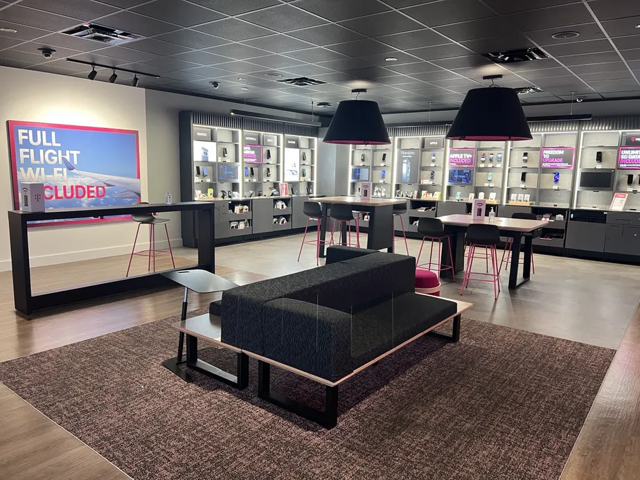  Interior photo of T-Mobile Store at Kennedy Blvd & Gray Ct, Tampa, FL 