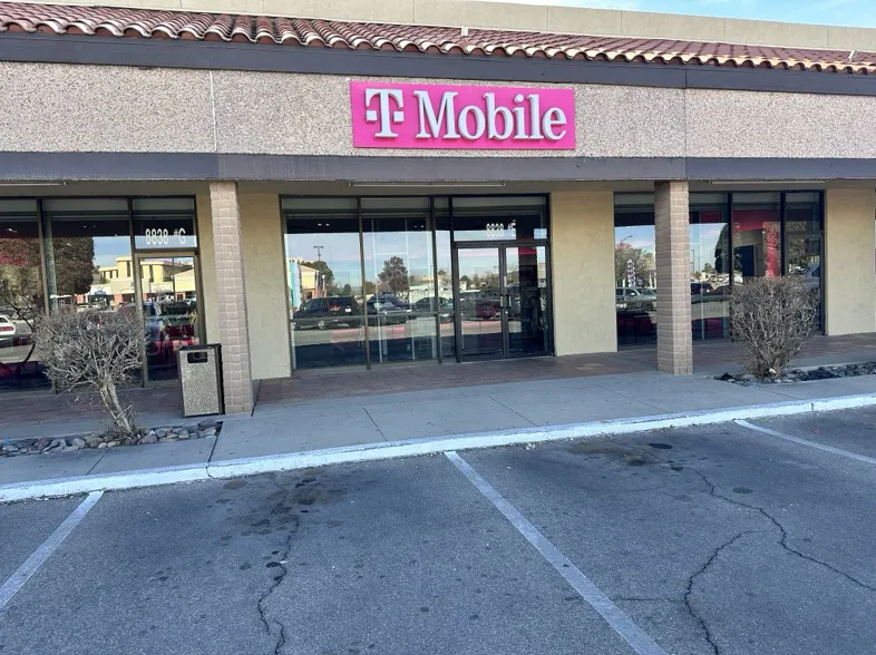 Foto del exterior de la tienda T-Mobile en Viscount Village, El Paso, TX