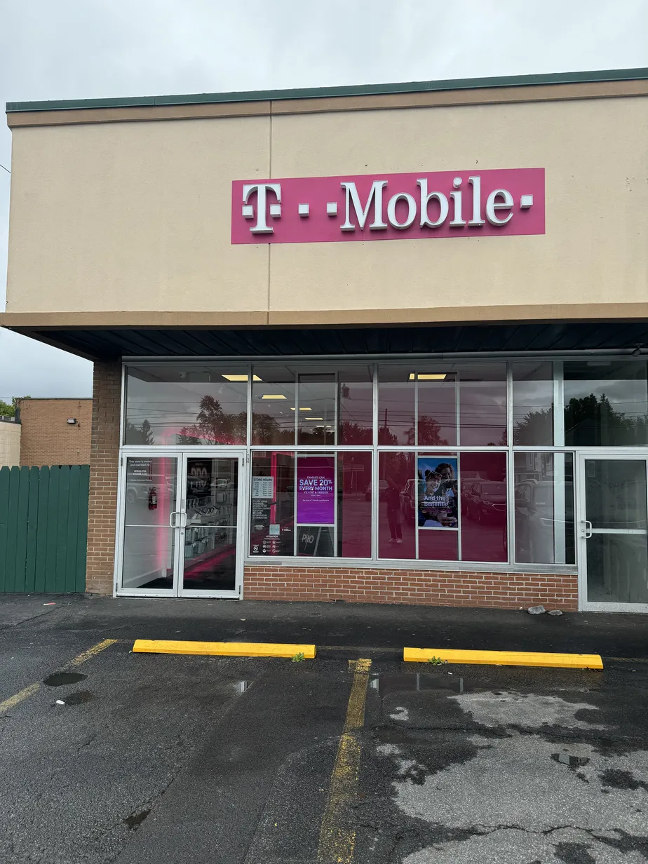  Exterior photo of T-Mobile Store at W Genesee St & Beverly Dr, Syracuse, NY 