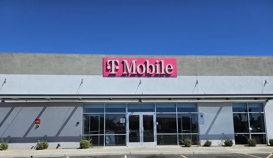 Exterior photo of T-Mobile Store at Mcdowell & 43rd, Phoenix, AZ