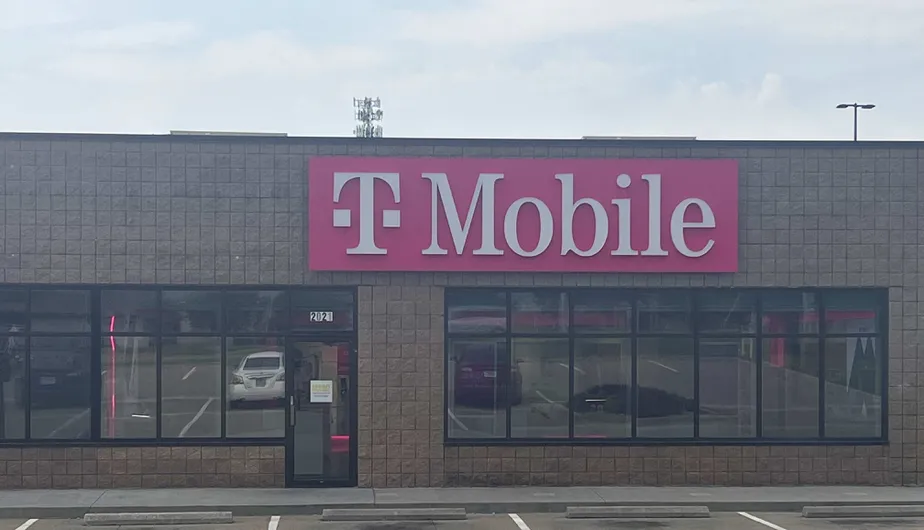 Exterior photo of T-Mobile Store at US 71 & MO 58, Raymore, MO
