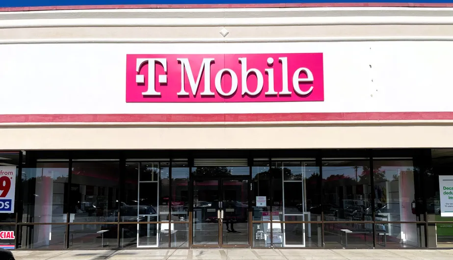 Exterior photo of T-Mobile Store at Lombardy & Webb Chapel, Dallas, TX