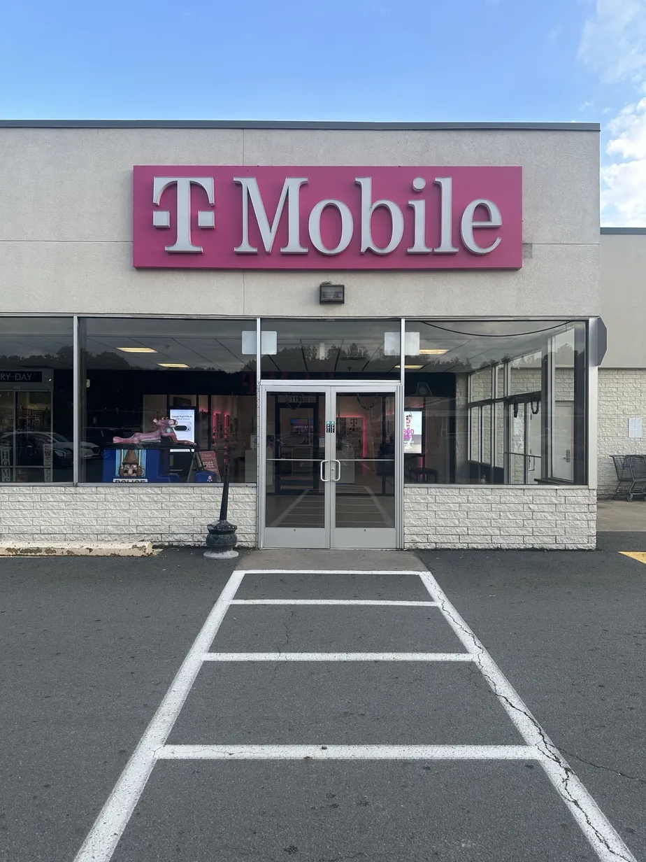  Exterior photo of T-Mobile Store at TX Palmyra Hwy & Old Willow Av, Honesdale, PA 