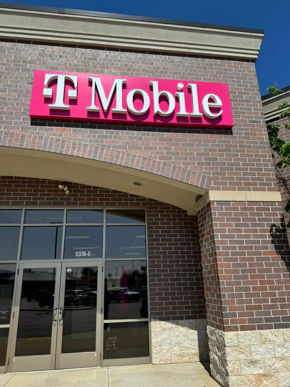  Exterior photo of T-Mobile Store at US Hwy 10 & Sandy Ln, Stevens Point, WI 