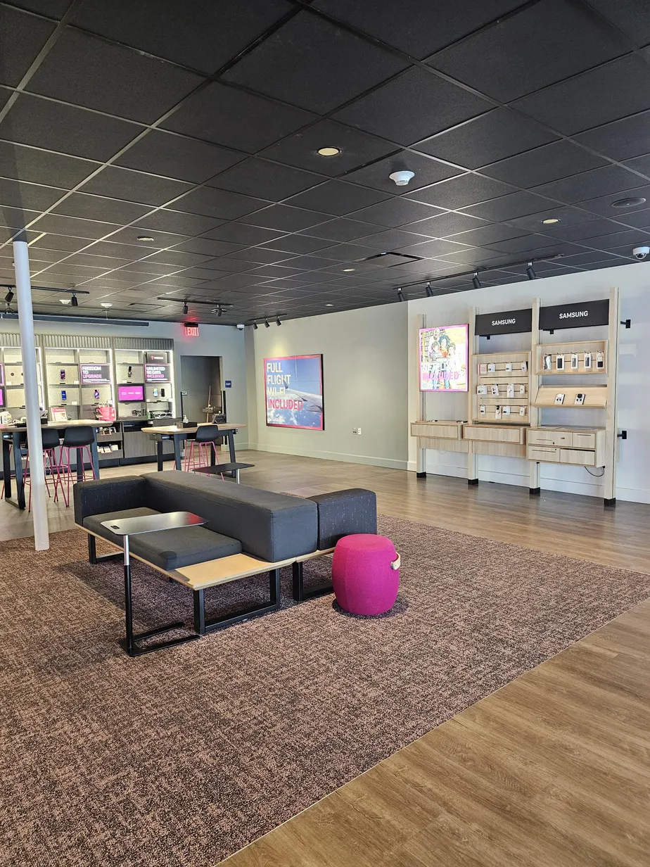 Interior photo of T-Mobile Store at Langhorne E Lincoln Hwy, Langhorne, PA 