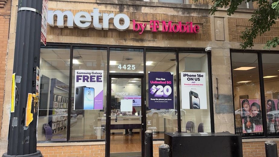 Metro by T-Mobile 4425 N Broadway St - 4425 N Broadway St 
