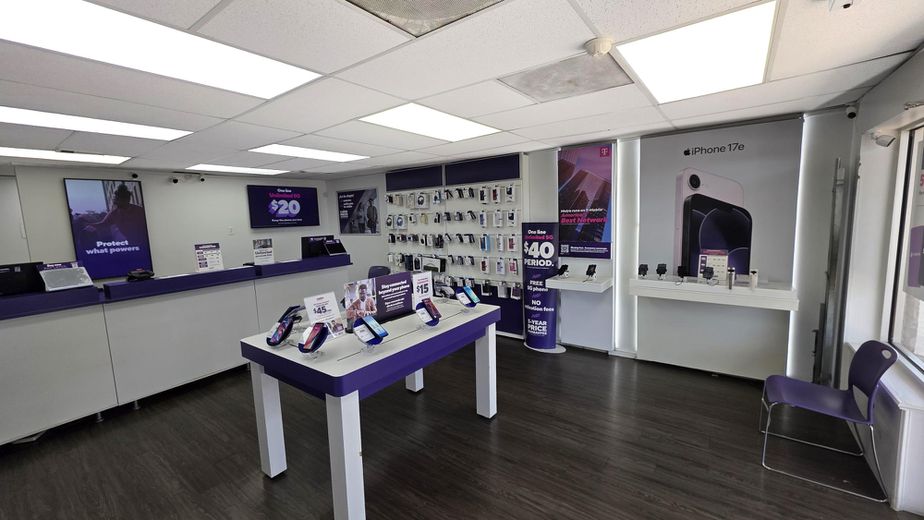 Metro by T-Mobile 2811 E Park Row Dr - 2811 E Park Row Dr 