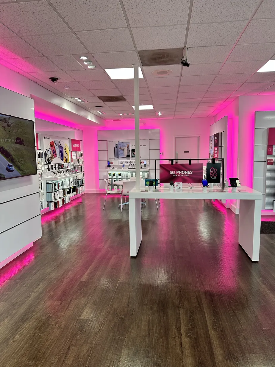 Interior photo of T-Mobile Store at Great East Plaza, Niles, OH