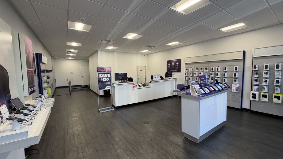 Metro by T-Mobile 5262 N LOMBARD ST - 5262 N LOMBARD ST