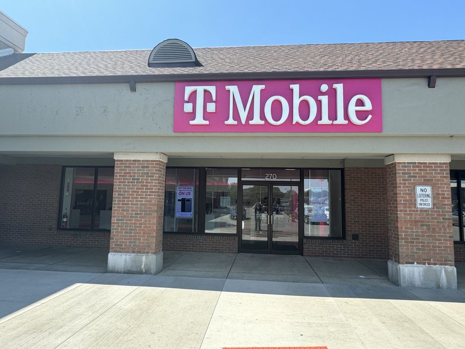 Exterior photo of T-Mobile Store at Hollywood Blvd & Stanton Blvd, Steubenville, OH