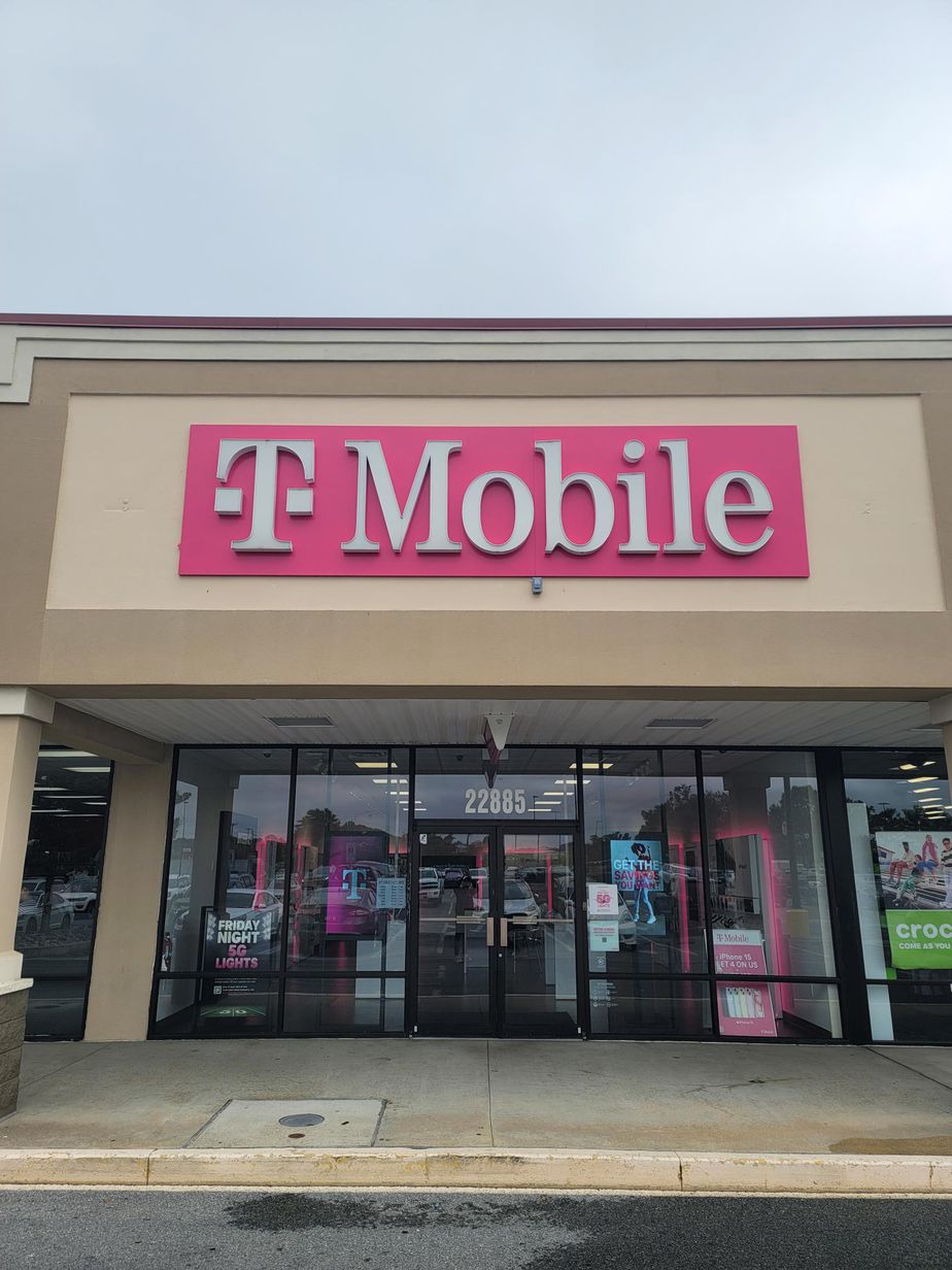Exterior photo of T-Mobile Store at Sussex Hwy & Rd 534, Seaford, DE