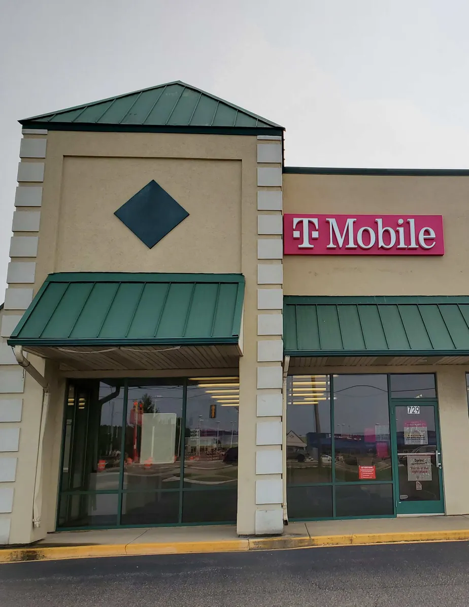 Exterior photo of T-Mobile store at S Us Hwy 131 & Super 8 Way, Three Rivers, MI