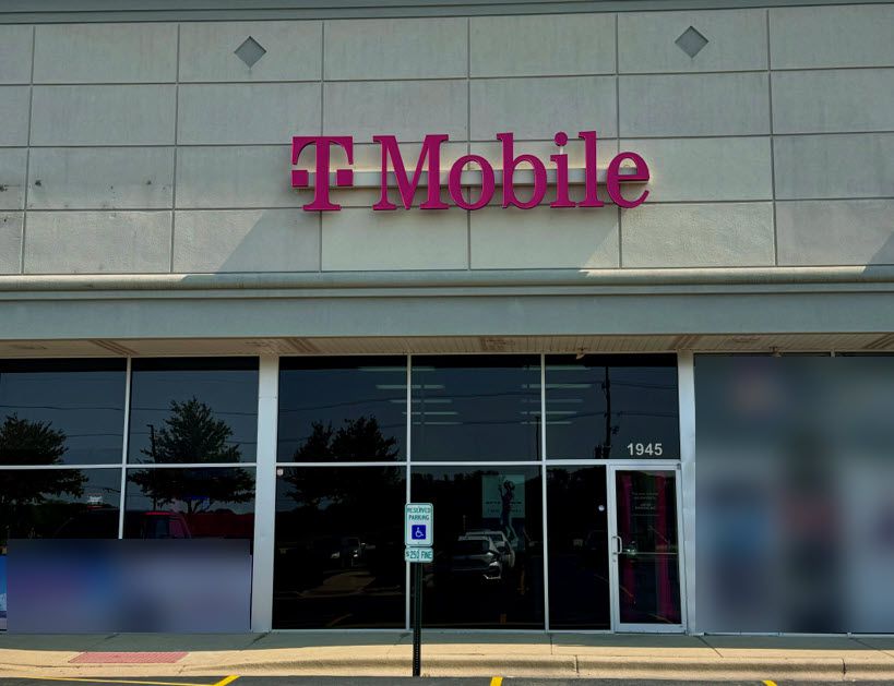Exterior photo of T-Mobile Store at Marketview Dr & Carpenter St, Yorkville, IL