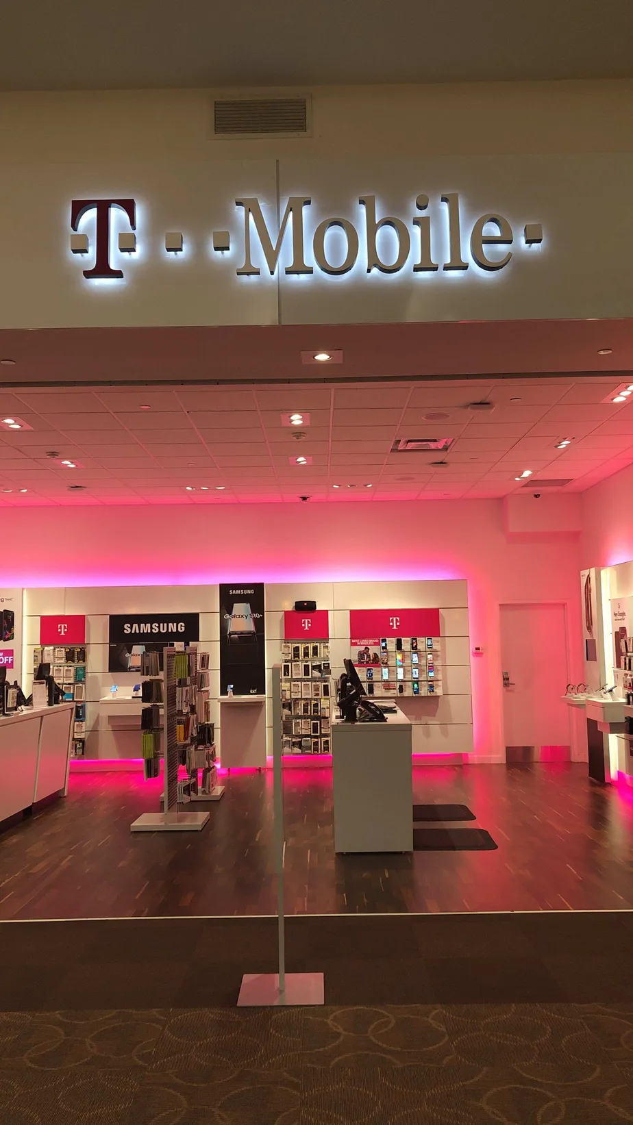 Interior photo of T-Mobile Store at Eden Prairie Center 4, Eden Prairie, MN