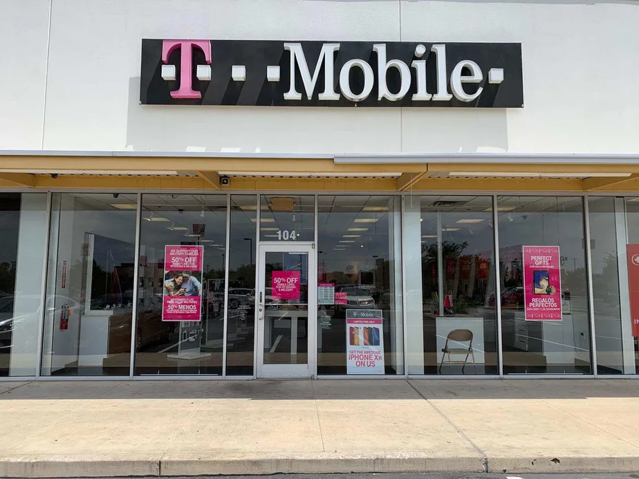 Exterior photo of T-Mobile store at Loop 410 & Marbach Rd., San Antonio, TX
