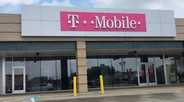 Exterior photo of T-Mobile store at Cottman & Roosevelt, Philadelphia, PA