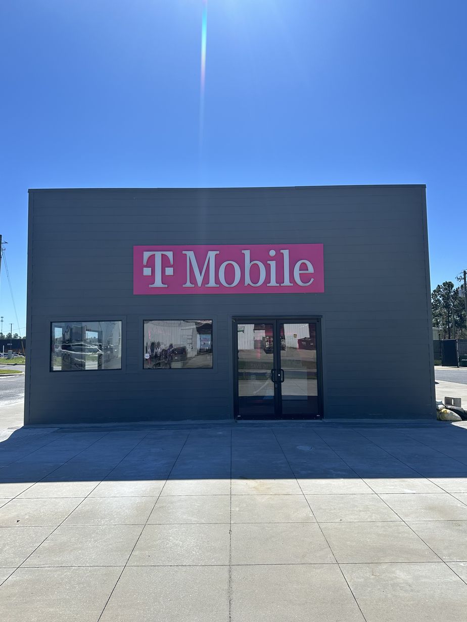 Exterior photo of T-Mobile Store at Floyd & Pierce, Alma, GA
