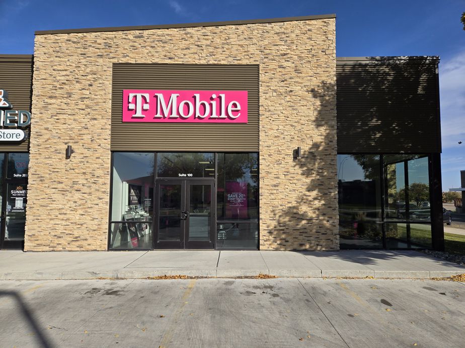 Exterior photo of T-Mobile Store at 32nd & 31st, Grand Forks, ND