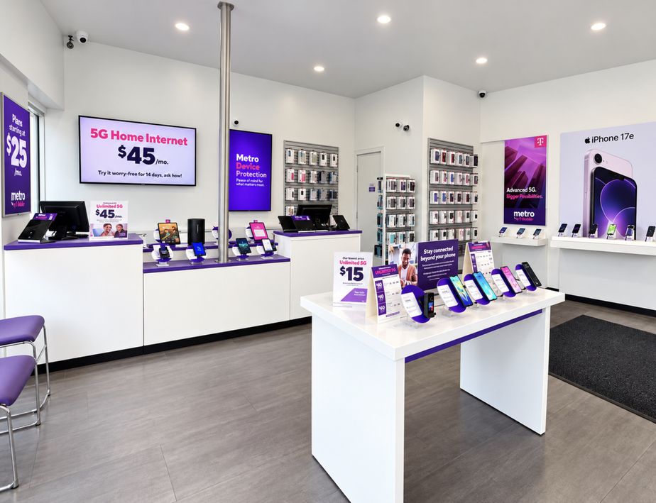 Metro by T-Mobile 2625 W 6th St - 2625 W 6th St 