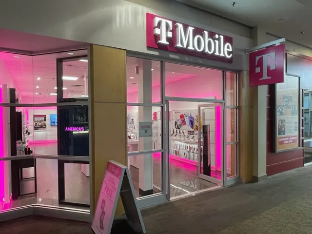 Exterior photo of T-Mobile Store at Hamilton Place, Chattanooga, TN