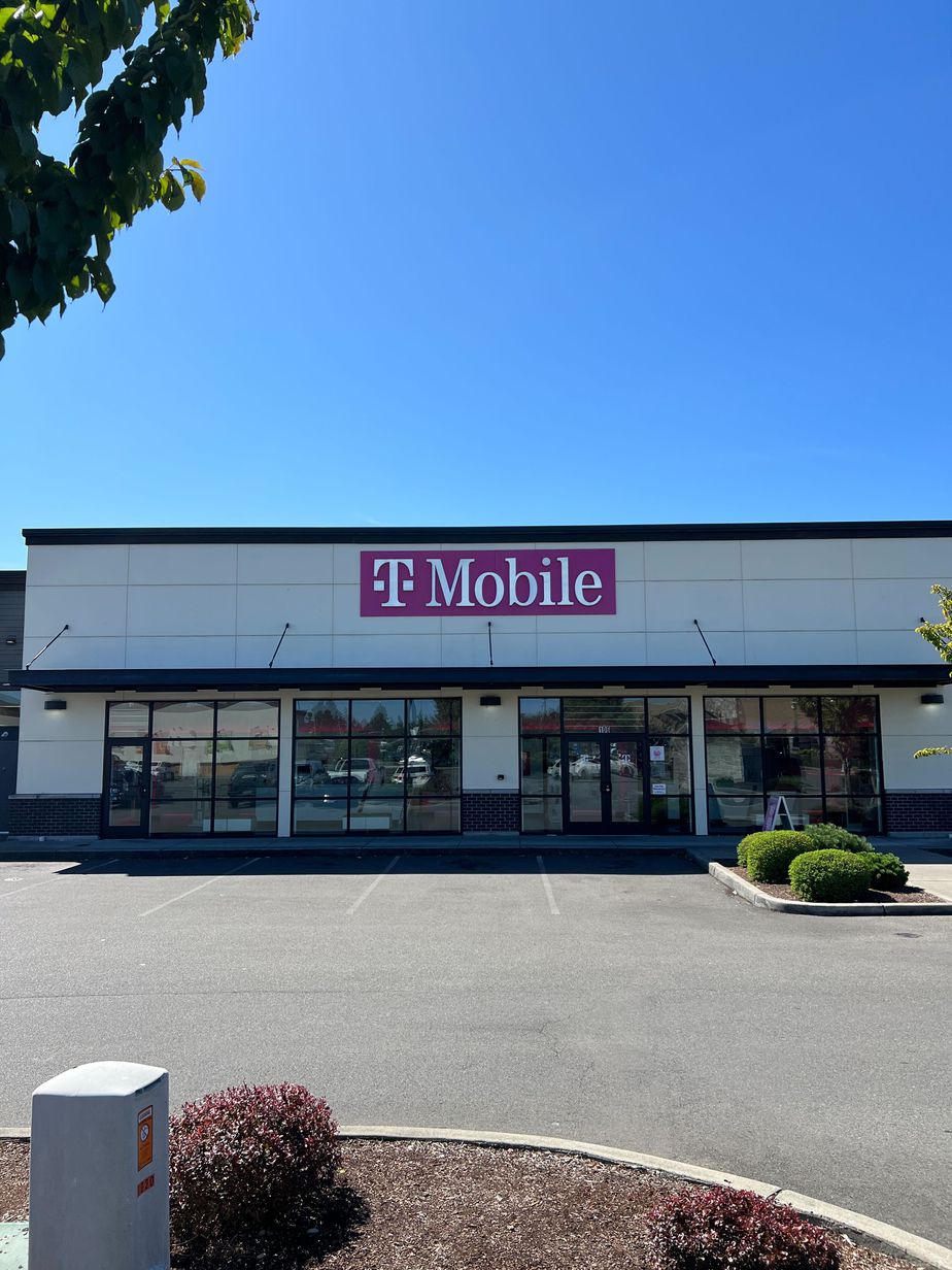 Exterior photo of T-Mobile Store at Kingham & Martin Way, Lacey, WA